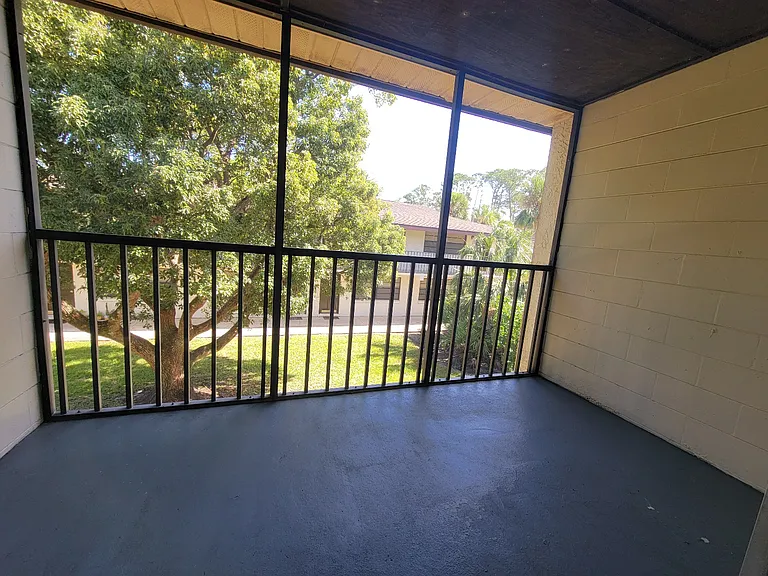 Marcell Garden Apartments — Photo 32