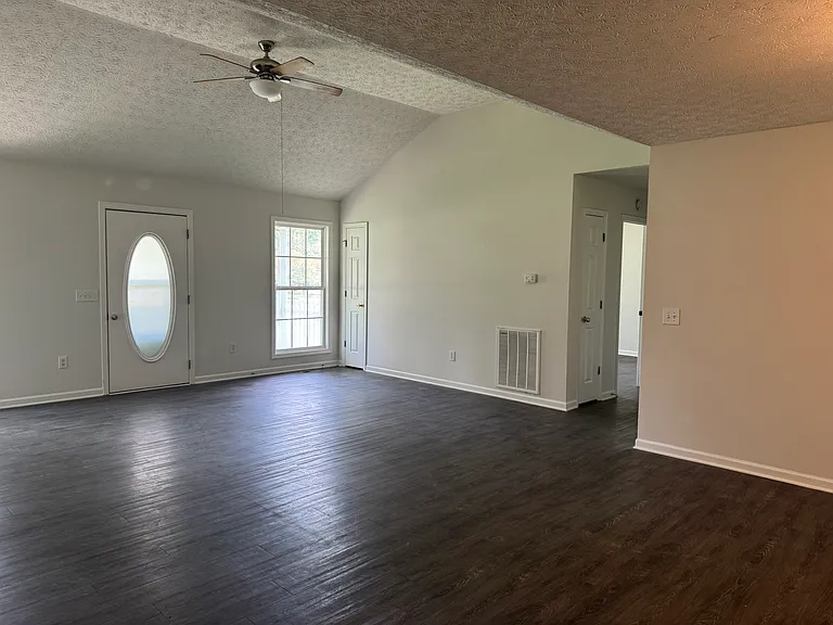 109 Sanders St — Photo 3