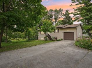 4320 S 35th St, Greenfield, WI 53221