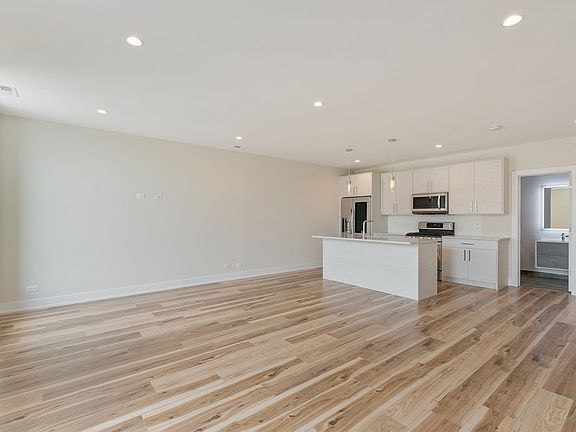 4th image of 5131 N Lincoln Ave APT 302