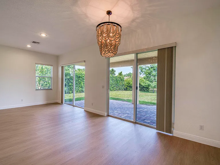 172 Manor Cir — Photo 11