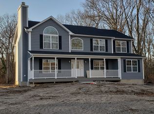 90 Somerset Pl, Deer Park, NY 11729