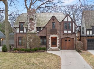 1031 E Circle Dr, Whitefish Bay, WI 53217