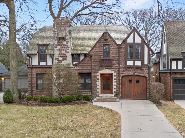 1031 E Circle DRIVE, Whitefish Bay, WI 53217