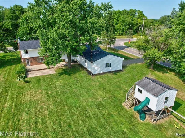 8001 Beecher Rd, Flushing, MI 48433