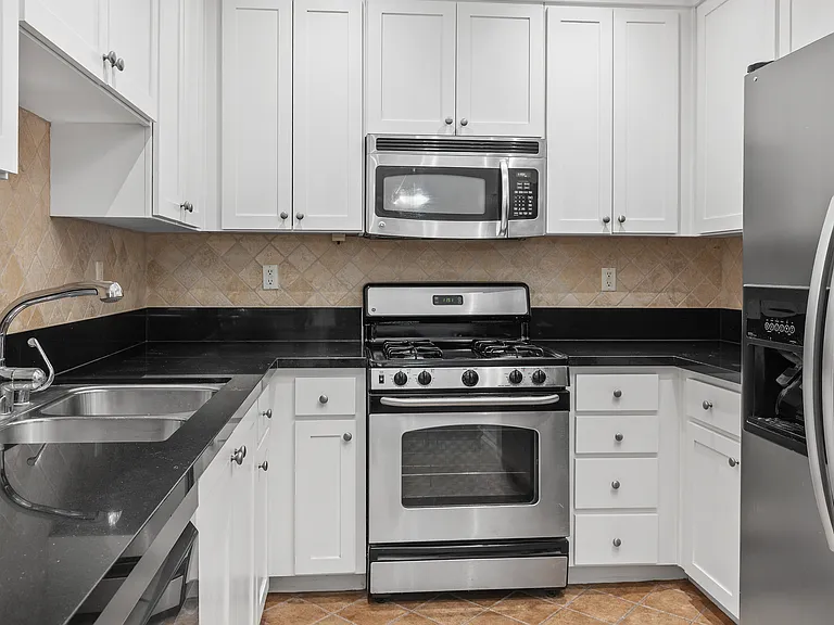 6038 Carlton Way #106 — Photo 9