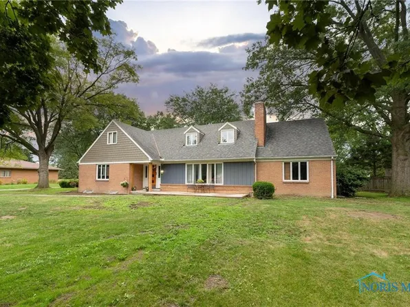 400 Blue Bonnet Dr, Findlay, OH 45840