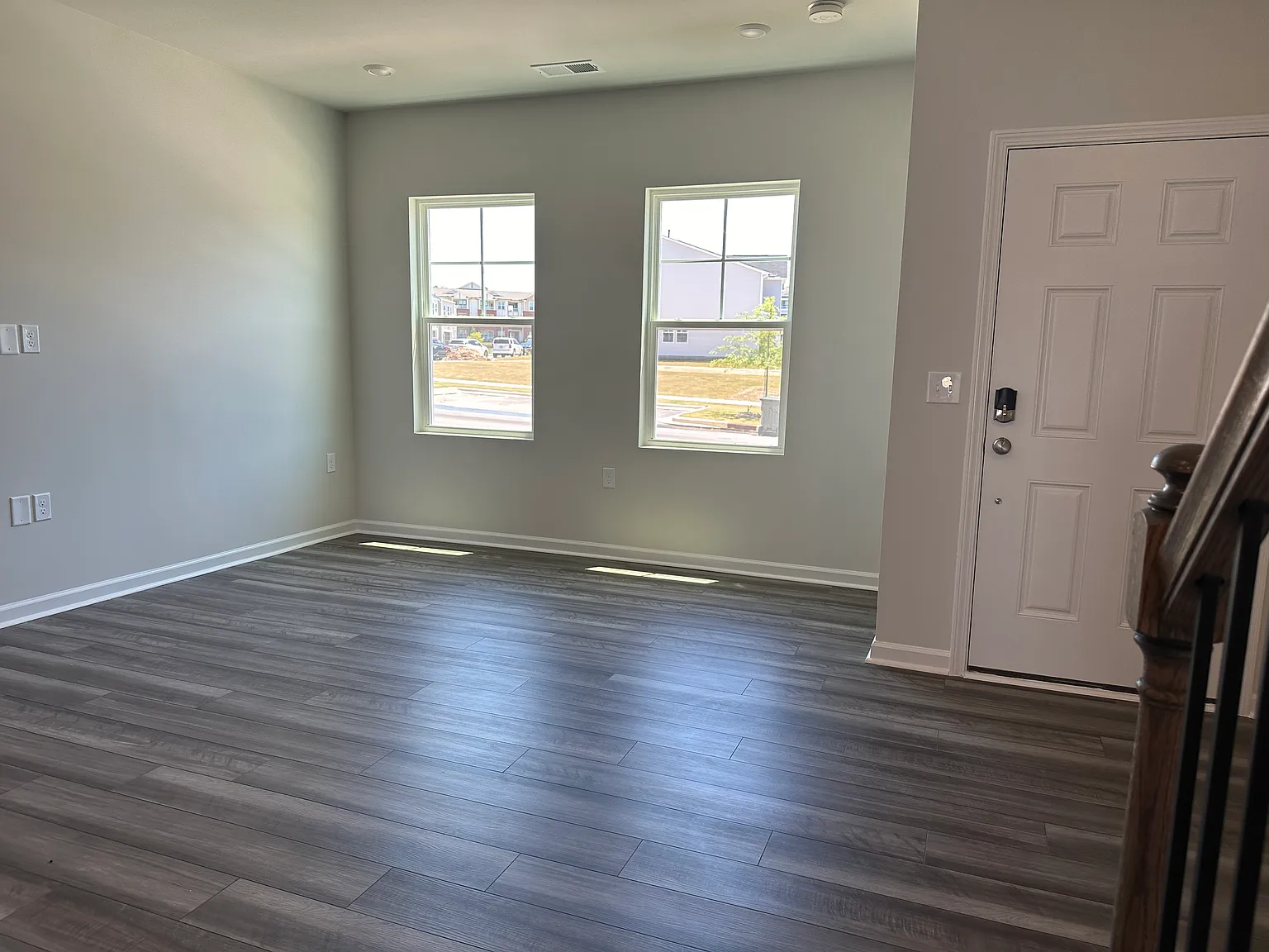2 bed, 2.5 bath, 1370 sqft, $1,695 — Photo 2