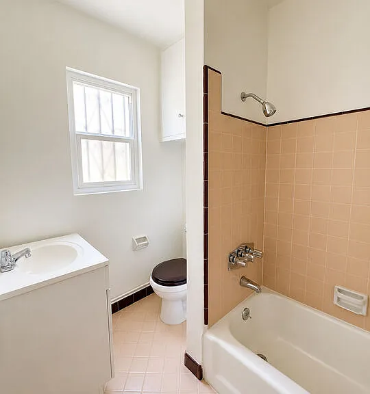 114 S Rampart Blvd — Photo 10