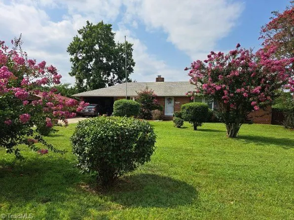 2915 Dahlia Dr, Winston Salem, NC 27107