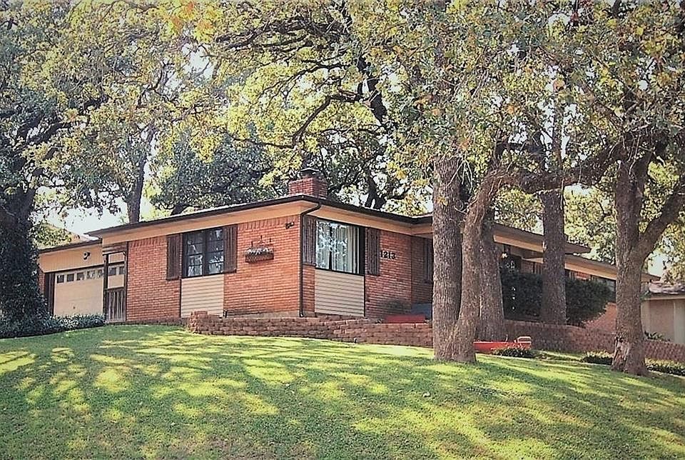 1st image of 1213 Briarwood Blvd