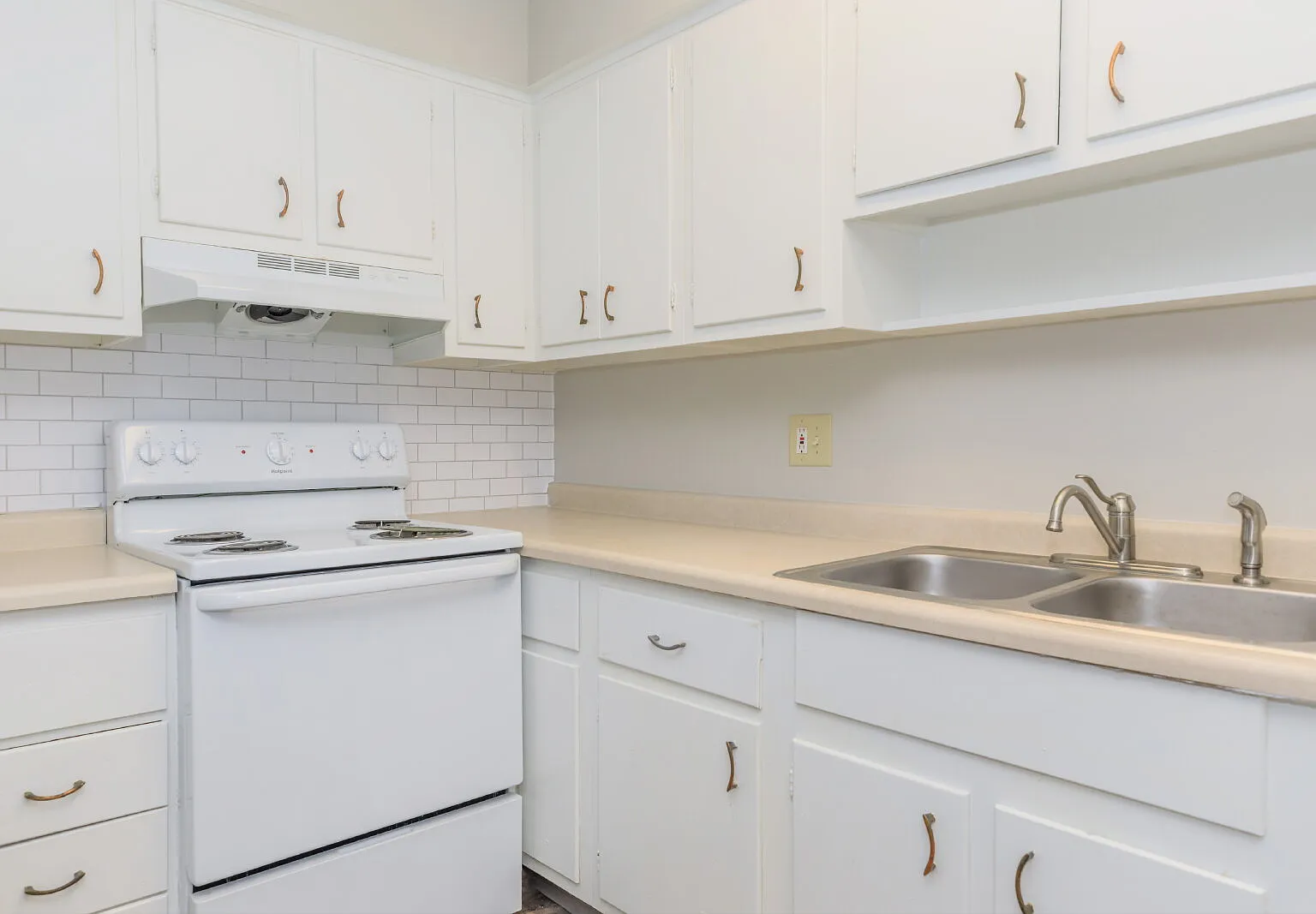 2 bed, 1.0 bath, 950 sqft, $1,100 — Photo 1