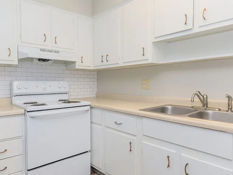 5966 Radnor Rd #3 — Photo 1