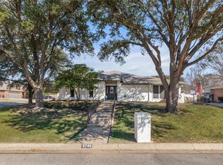 5744 Ledgestone Dr, Fort Worth, TX 76132