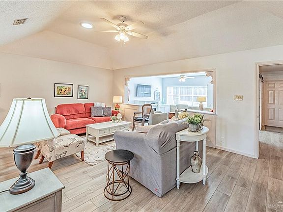 4th image of 333 Karen Dr