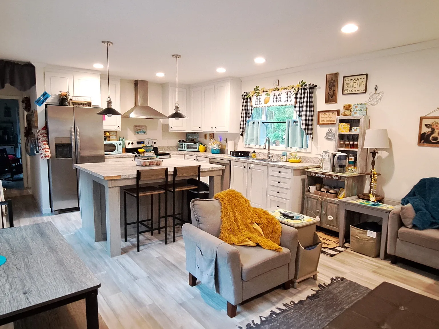 3 bed, 1170 sqft, $3,900 — Photo 2