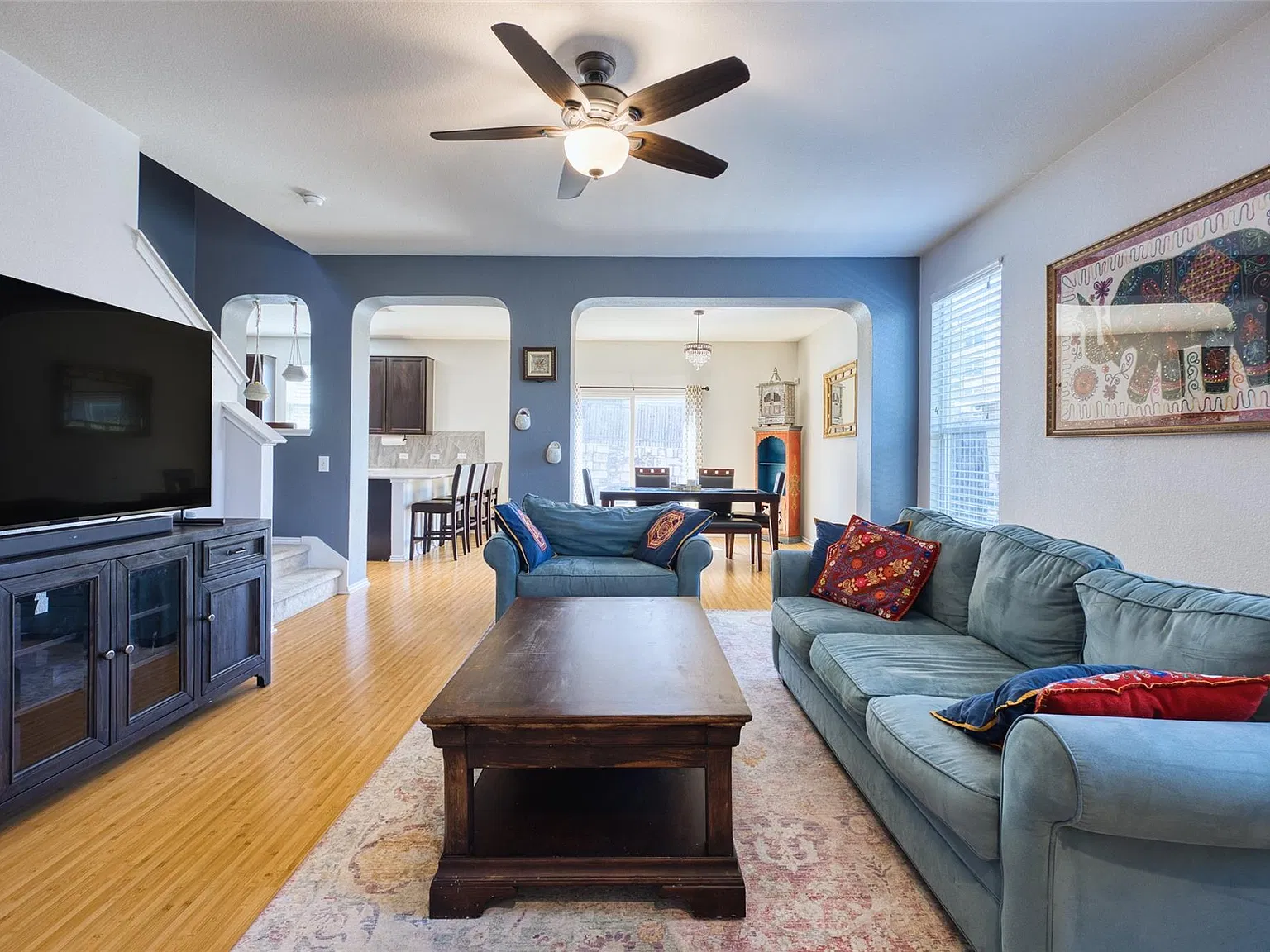 3 bed, 2.5 bath, 2101 sqft, $2,300 — Photo 3