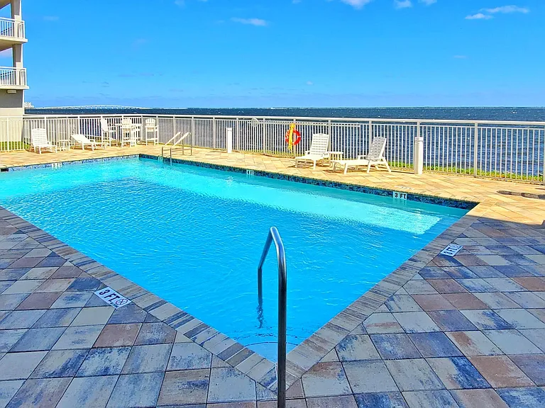 1805 Riverside Dr #205 — Photo 33