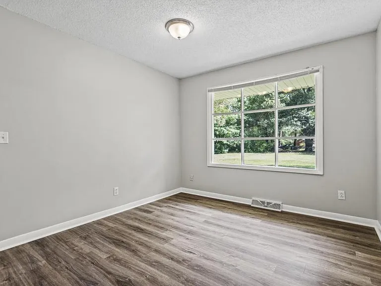 154 Forest Dr — Photo 8