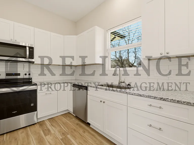 525 E Elmwood St — Photo 24