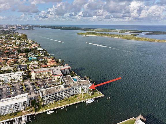 5th image of 100 Paradise Harbour Boulevard #304