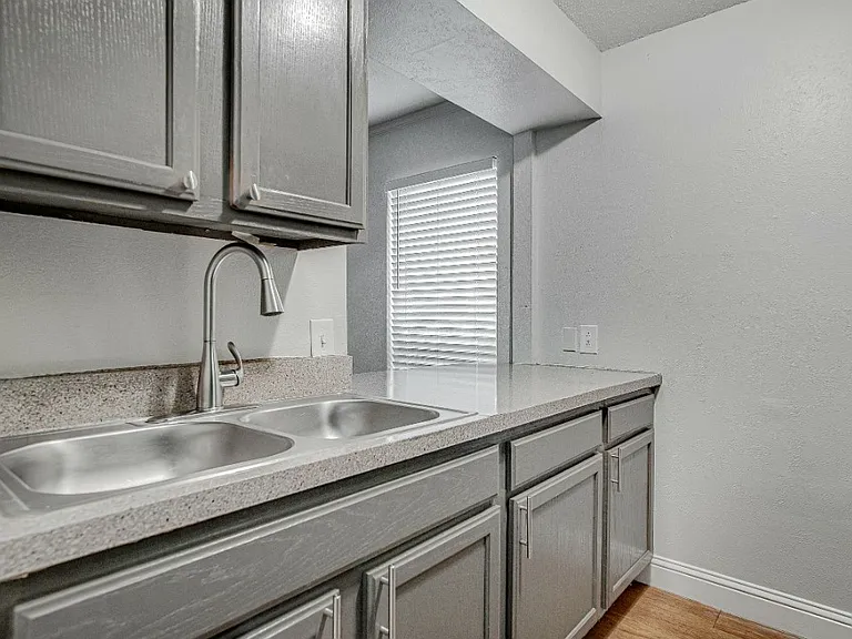 304 E Mitchell St — Photo 44