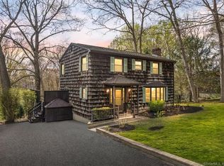 51 Terry Rd, Gales Ferry, CT 06335