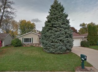 2122 W Harvest Dr, Appleton, WI 54914