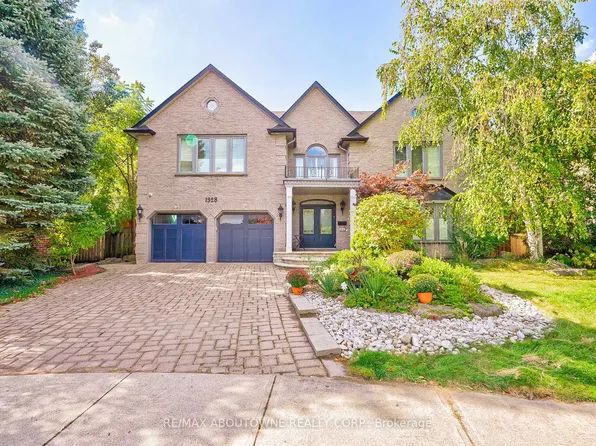1328 King Henry Ct, Oakville, ON L6M 2Y6