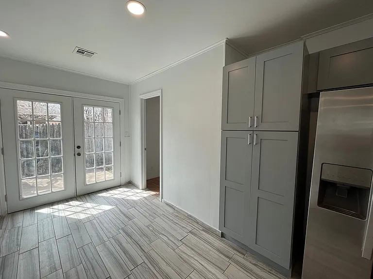 720 N Columbia Ave — Photo 8