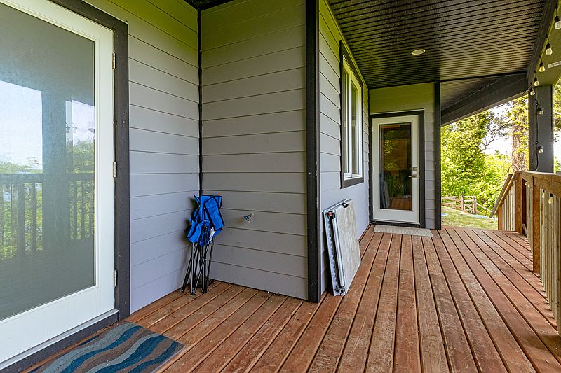 Saanich House for rent - 3 Bedrooms — photo 52