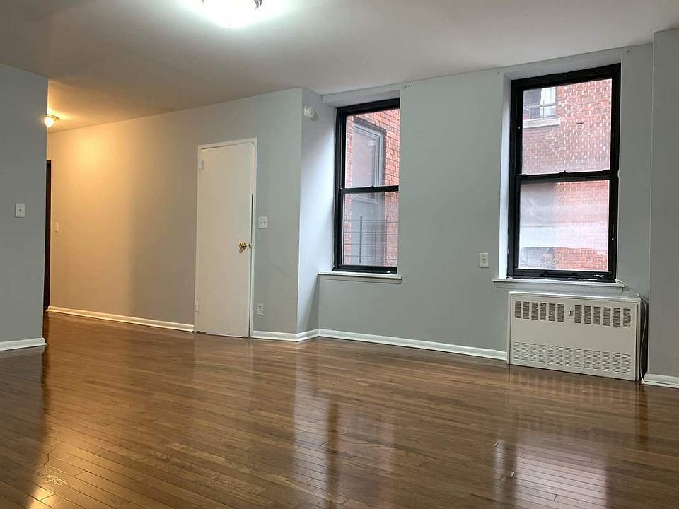 1st image of 922 Bronx Park S APT 3A