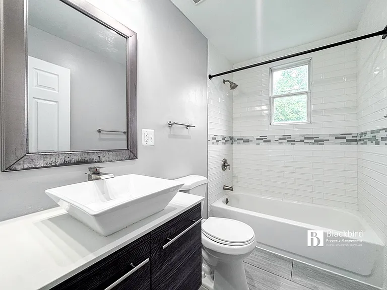 716 55th St NE #1 — Photo 7