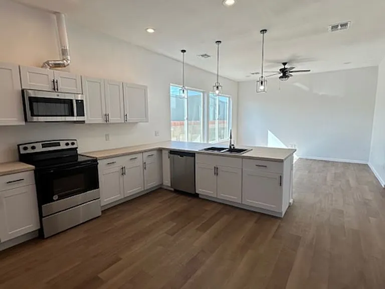 5022 S 35th Ave — Photo 1