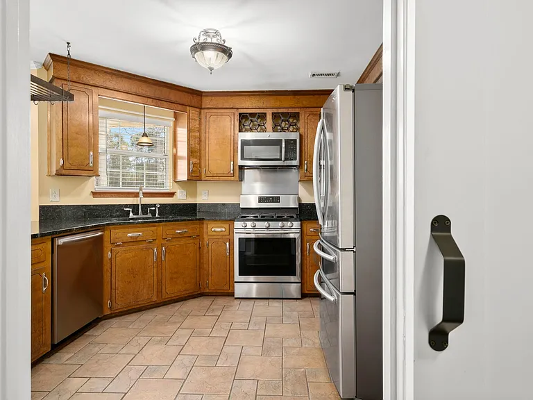 3338 Pinewood Dr — Photo 12