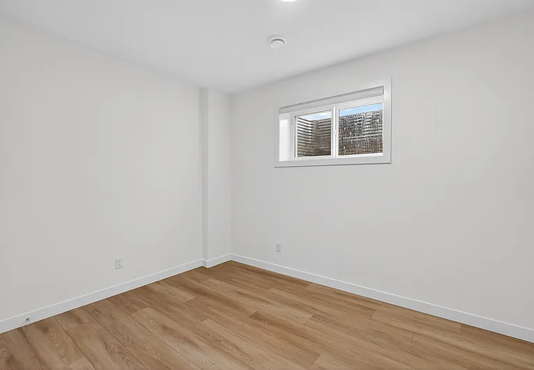 30 Renwyck Pl #BASEMENT — Photo 9