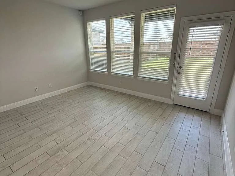 517 Lana Dr — Photo 9