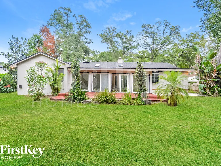 520 Whispering Oak Ln — Photo 15