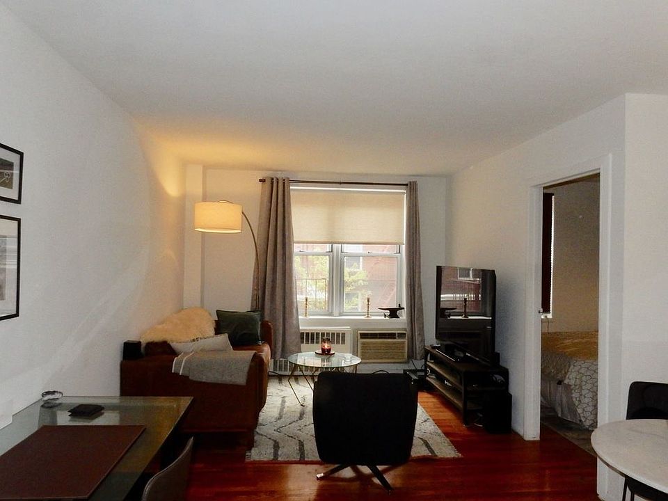2nd image of 22 W 14th St #2SN