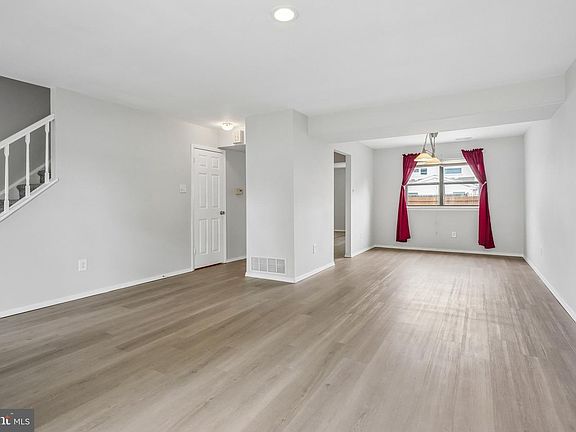 5th image of 108 Mayfair Ln