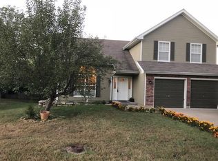 402 SW 24th Ter, Oak Grove, MO 64075