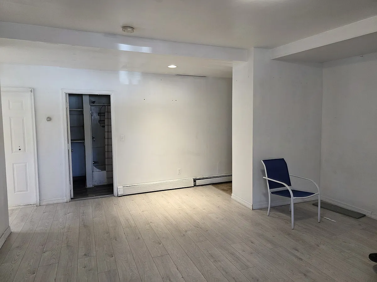 Building Photo - 345 Hawkins Ave #R