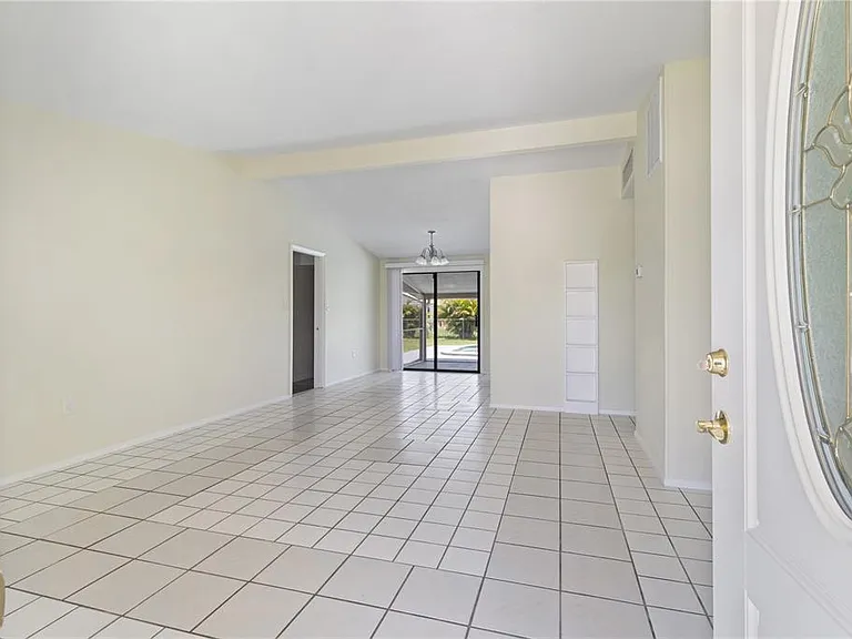 22312 Lasalle Rd — Photo 5