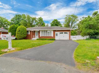 6 Deerwood Drive, Colonie, NY 12205