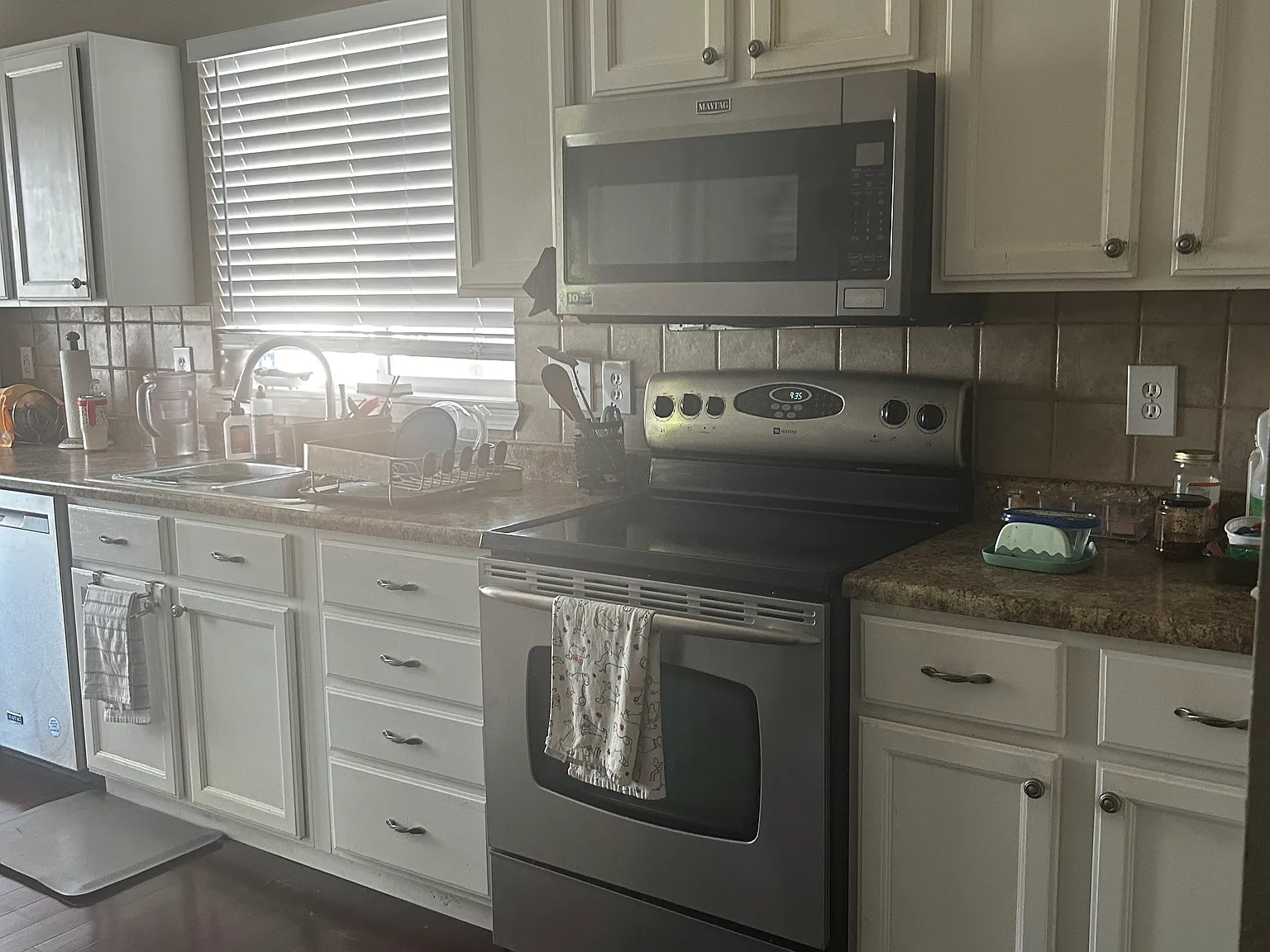 4 bed, 2.5 bath, 2250 sqft, $800 — Photo 3