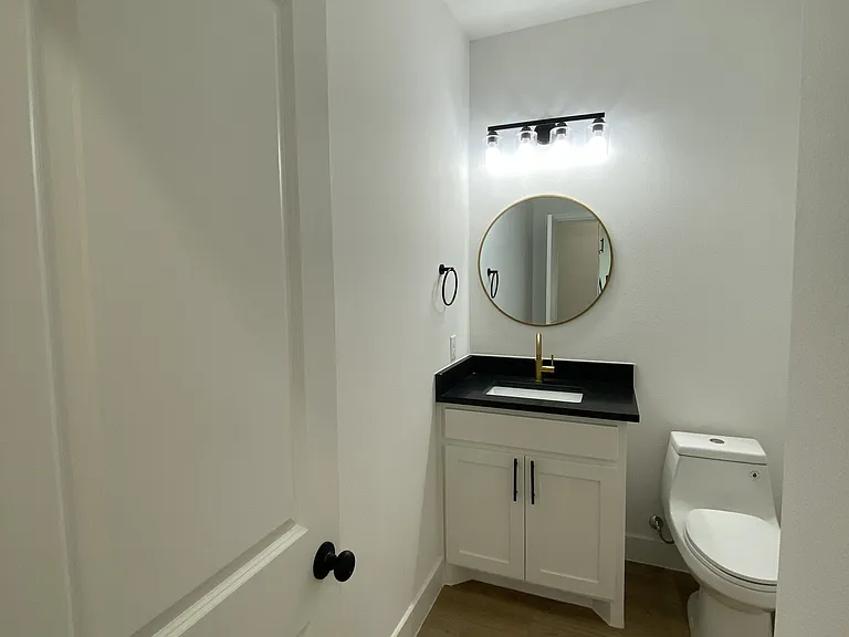 622 W Florence St — Photo 14