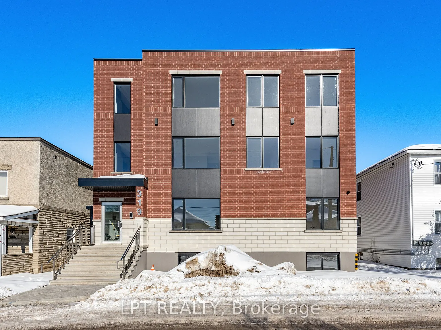 2 bed, $2,600 — Photo 1