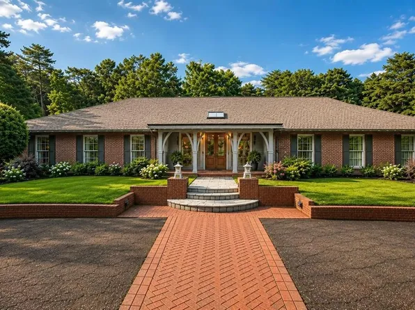 325 Lanham Cir, Spartanburg, SC 29307