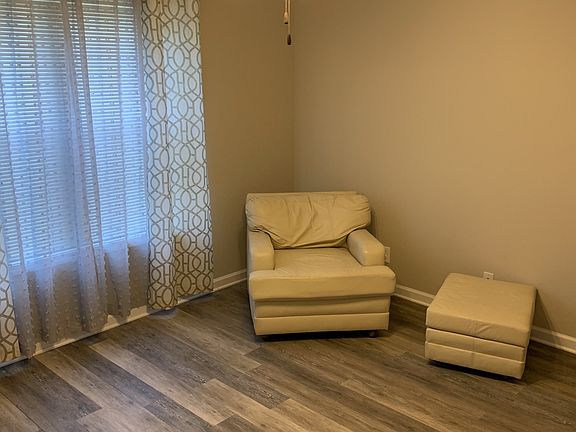 5th image of 106 Eventine Dr
