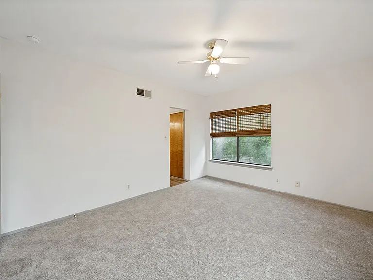 415 Albany St #F — Photo 18